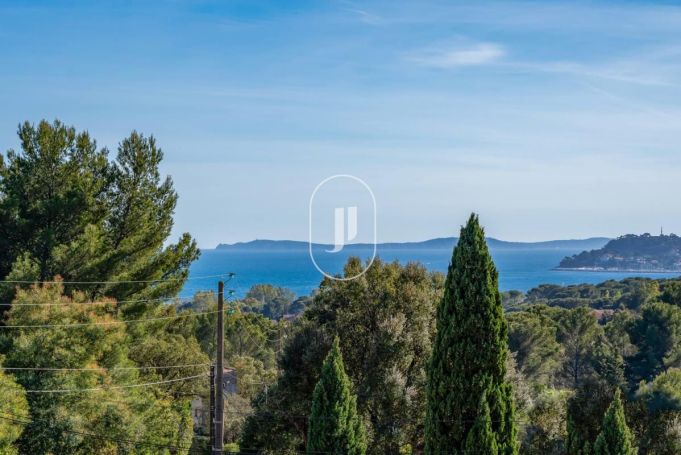 A louer MAISON  7 PIECES 203 M2 VUE MER LA CROIX VALMER