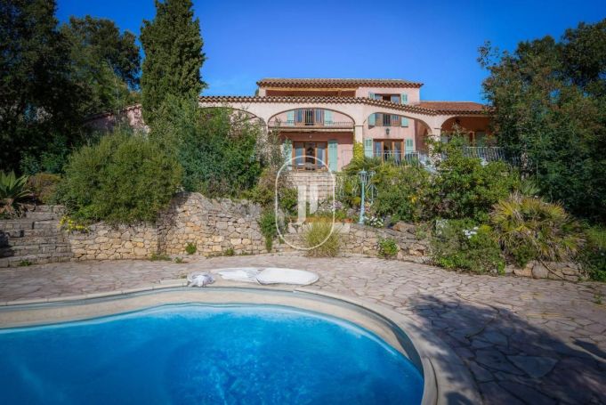 A louer MAISON  7 PIECES 203 M2 VUE MER LA CROIX VALMER