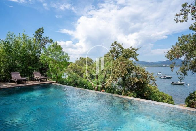 A louer MAISON  6 PIECES 170 M2 BORD DE MER GASSIN