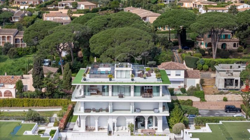 A louer PENTHOUSE DUPLEX DE PRESTIGE T6 327 M2 TERRASSE PIEDS DANS L'EAU SAINTE MAXIME