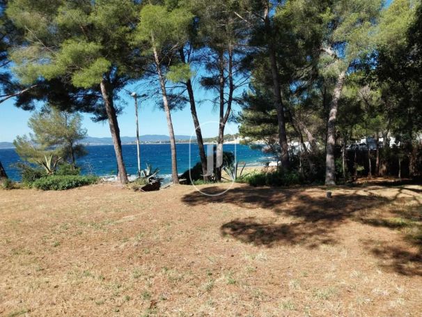 A louer MAISON  CONTEMPORAINE PIEDS DANS L'EAU SAINT RAPHAEL