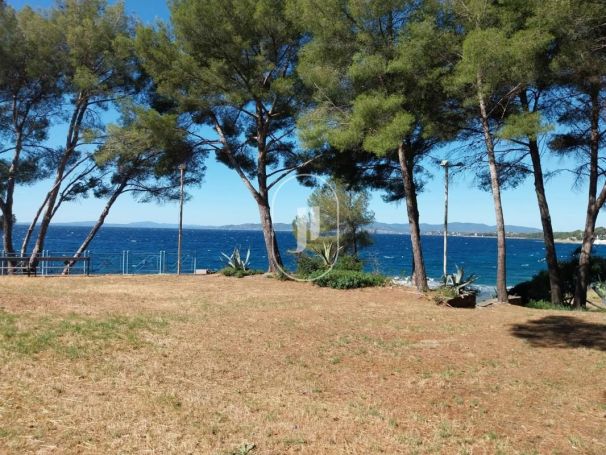 A louer MAISON  CONTEMPORAINE PIEDS DANS L'EAU SAINT RAPHAEL