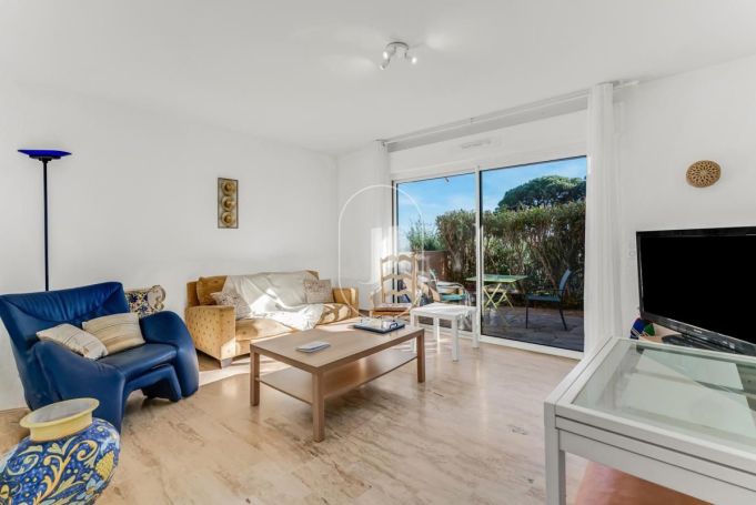 A louer APPARTEMENT DE PRESTIGE NEUF T2 48 M2 TERRASSE BORD DE MER SAINTE MAXIME