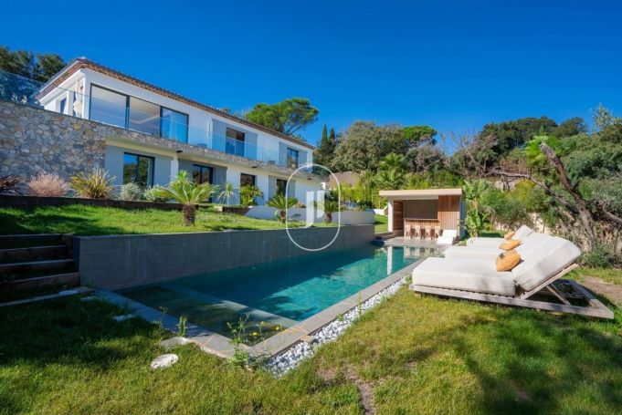 A louer MAISON  CONTEMPORAINE BORD DE MER GRIMAUD