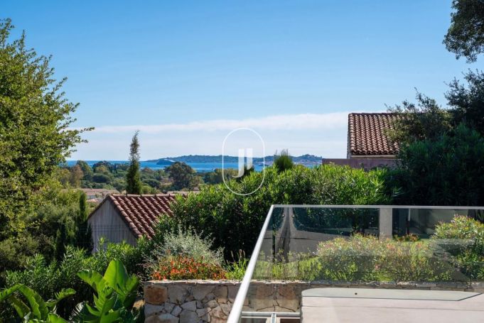 A louer MAISON  CONTEMPORAINE BORD DE MER GRIMAUD