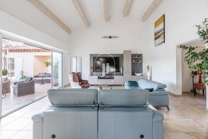 A louer MAISON  6 PIECES 292 M2  FLASSANS SUR ISSOLE