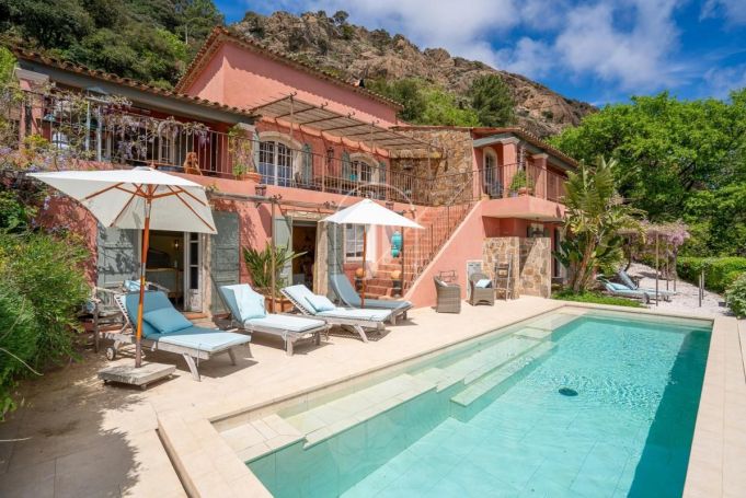 A louer MAISON  7 PIECES 300 M2 VUE MER LA GARDE FREINET