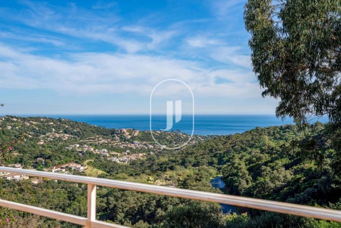 A louer MAISON  6 PIECES 180 M2 VUE MER CAVALAIRE SUR MER