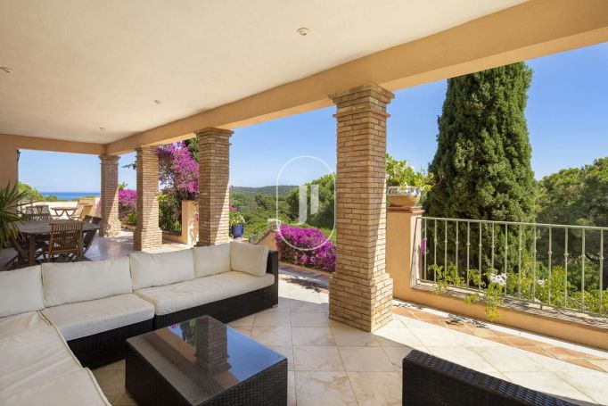 A louer MAISON  DE MAîTRE BORD DE MER RAMATUELLE