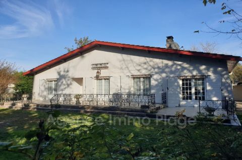 A vendre MAISON  8 PIECES 126 M2 BORD DE MER VENDAYS MONTALIVET