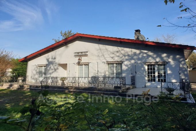 A vendre MAISON  8 PIECES 126 M2 BORD DE MER VENDAYS MONTALIVET