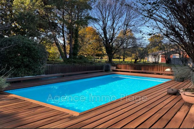 A vendre MAISON  8 PIECES 126 M2 BORD DE MER VENDAYS MONTALIVET