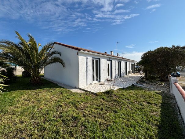 A vendre MAISON  5 PIECES 114 M2 BORD DE MER LONGEVILLE SUR MER