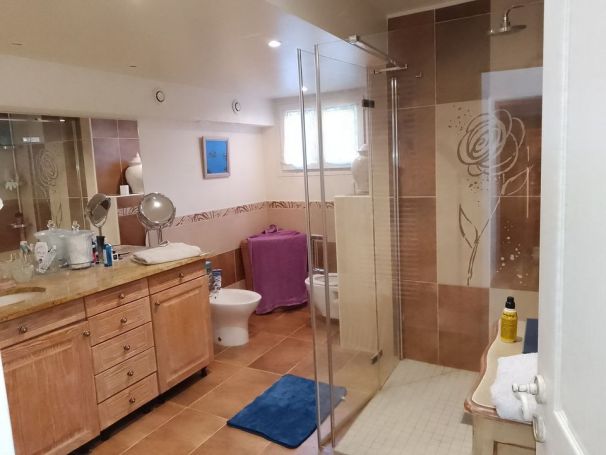 A vendre MAISON  6 PIECES 200 M2 BORD DE MER TOULON