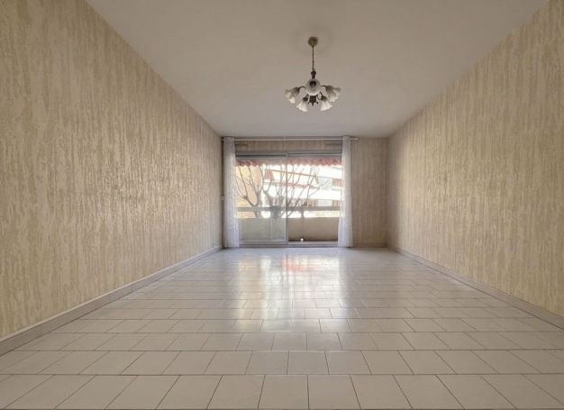 A louer APPARTEMENT T4 83 M2  MARSEILLE 4EME