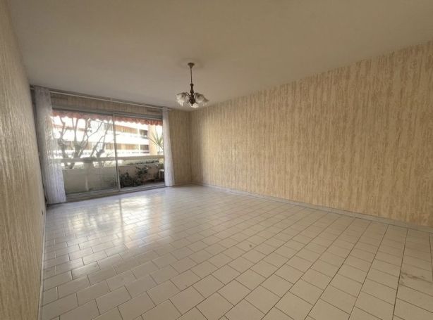 A louer APPARTEMENT T4 83 M2  MARSEILLE 4EME