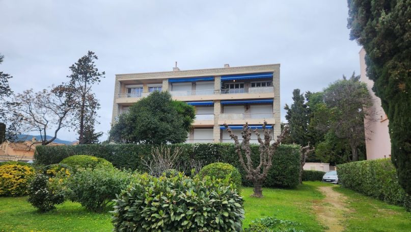 A louer STUDIO  33 M2 PLAGE à PIED LA CIOTAT