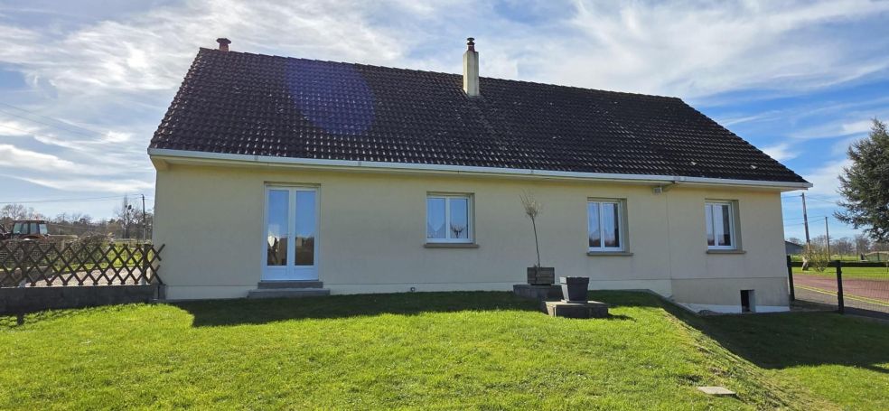 A vendre MAISON  CONTEMPORAINE BORD DE MER LES GRANDES VENTES