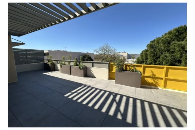 A louer APPARTEMENT T4 93 M2  NIMES