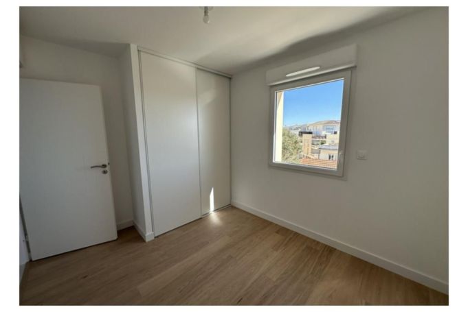 A louer APPARTEMENT T4 93 M2  NIMES
