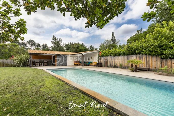 A louer MAISON  7 PIECES 221 M2 BORD DE MER LANTON