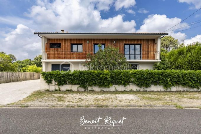 A louer MAISON  7 PIECES 221 M2 BORD DE MER LANTON