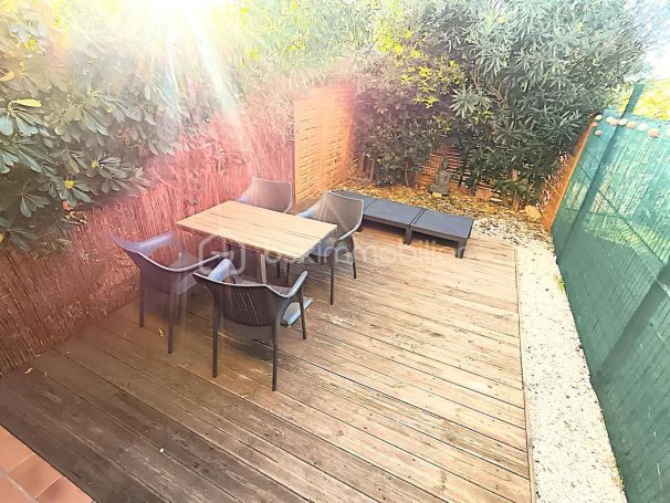 A louer STUDIO NEUF  23 M2 TERRASSE PLAGE à PIED SIX FOURS LES PLAGES