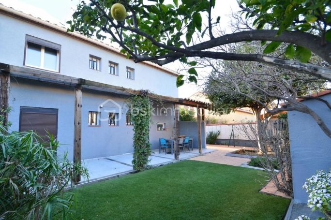 A vendre MAISON  7 PIECES 180 M2 BORD DE MER SAINT LAURENT DE LA SALANQUE