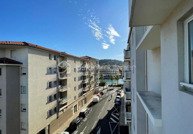 A louer APPARTEMENT T3 66 M2 BORD DE MER SETE