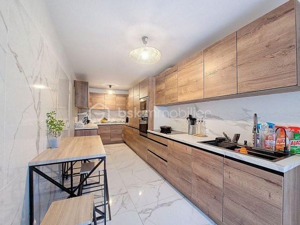 A louer APPARTEMENT T4 80 M2 BORD DE MER LA SEYNE SUR MER