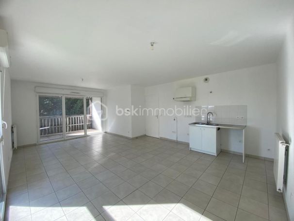 A louer APPARTEMENT T3 65 M2  VILLENAVE D ORNON