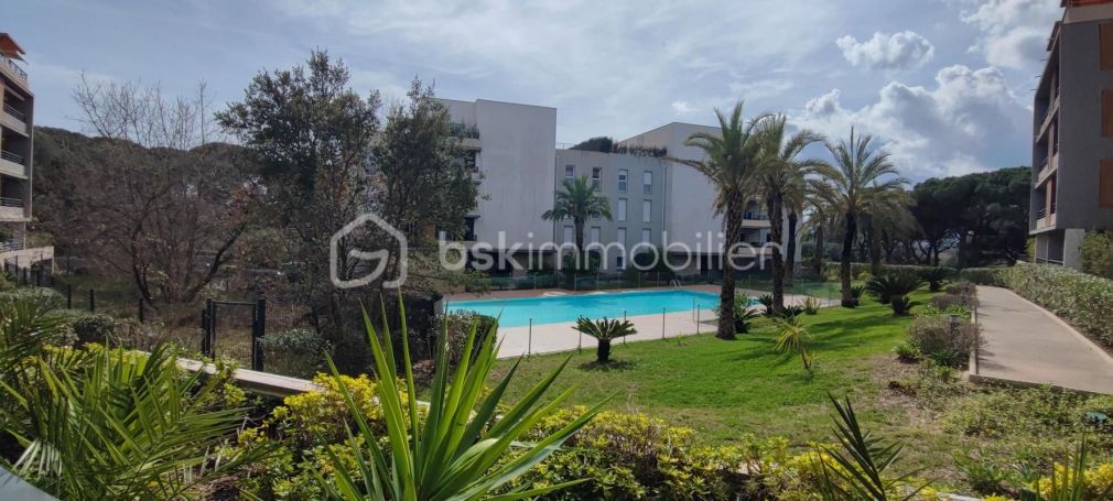 A louer APPARTEMENT DE PRESTIGE T3 64 M2 TERRASSE BORD DE MER FREJUS