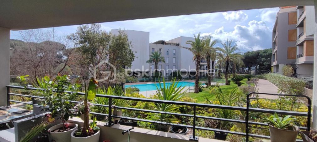 A louer APPARTEMENT DE PRESTIGE T3 64 M2 TERRASSE BORD DE MER FREJUS