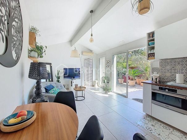 A louer APPARTEMENT T2 34 M2 TERRASSE BORD DE MER BANDOL