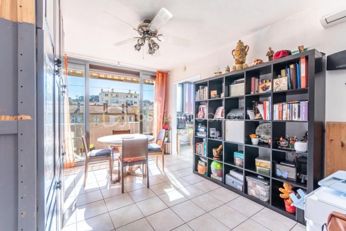 A louer APPARTEMENT T3 50 M2 BORD DE MER LA SEYNE SUR MER