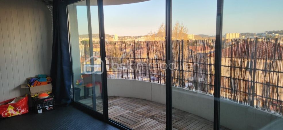 A louer APPARTEMENT T3 71 M2 TERRASSE BORD DE MER TOULON