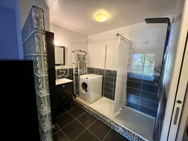 A louer APPARTEMENT T2 44 M2 BORD DE MER TOULON