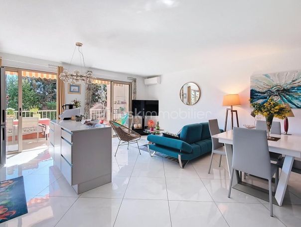 A louer APPARTEMENT T3 62 M2 TERRASSE BORD DE MER CANNES