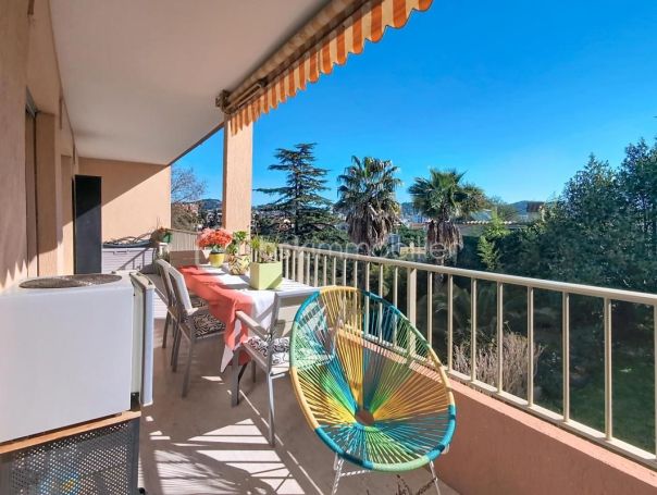 A louer APPARTEMENT T3 62 M2 TERRASSE BORD DE MER CANNES