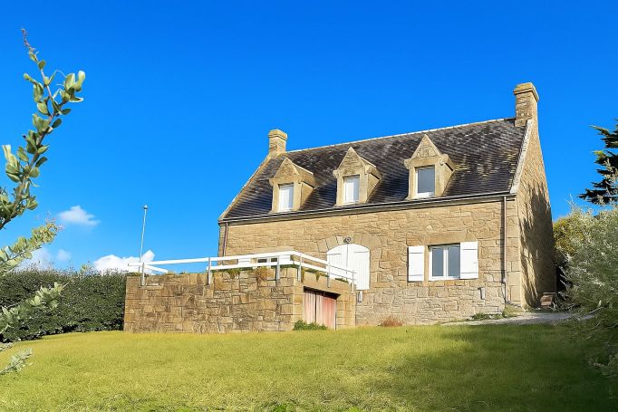 A vendre MAGNIFIQUE Maison 6 PIECES 1560 M&sup2; vue Mer Saint-Nic Pentrez