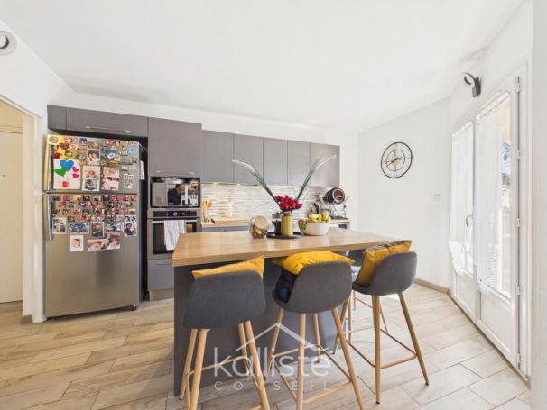 A louer APPARTEMENT T4 77 M2 TERRASSE BORD DE MER AJACCIO