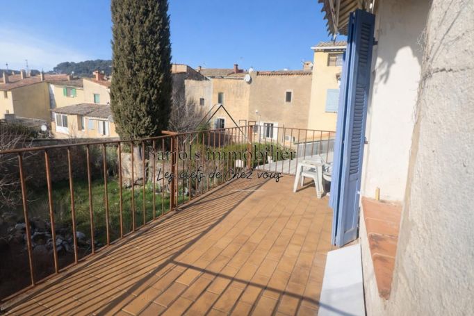 A louer APPARTEMENT DUPLEX T3 93 M2 TERRASSE VARAGES