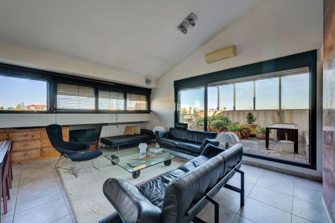 A louer APPARTEMENT T4 112 M2 TERRASSE BORD DE MER ARLES