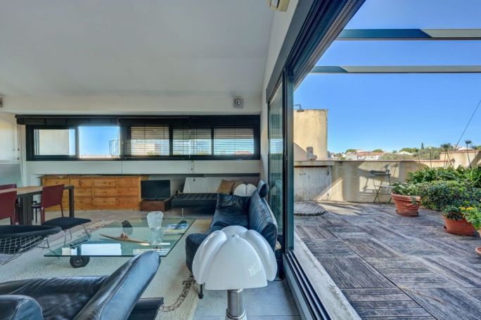 A louer APPARTEMENT T4 112 M2 TERRASSE BORD DE MER ARLES