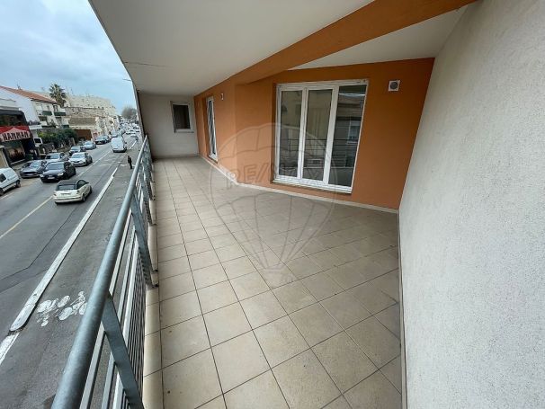 A louer APPARTEMENT T3 67 M2 TERRASSE  NIMES