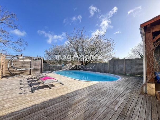 A louer LONGèRE  7 PIECES 182 M2  LES HERBIERS