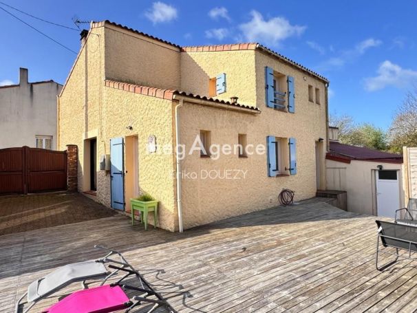 A louer LONGèRE  7 PIECES 182 M2  LES HERBIERS