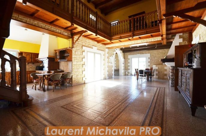 A vendre MAISON  7 PIECES 192 M2  VILLENEUVE LES BEZIERS