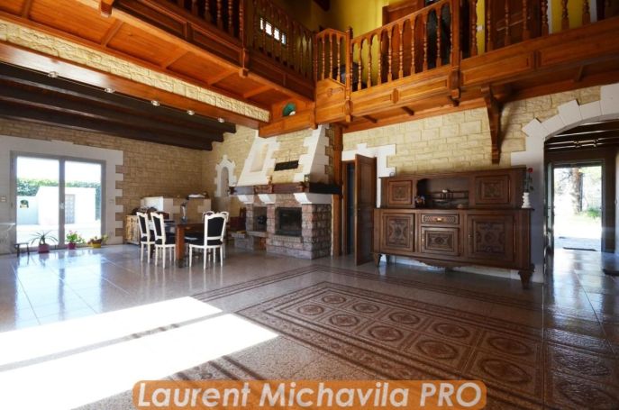 A vendre MAISON  7 PIECES 192 M2  VILLENEUVE LES BEZIERS