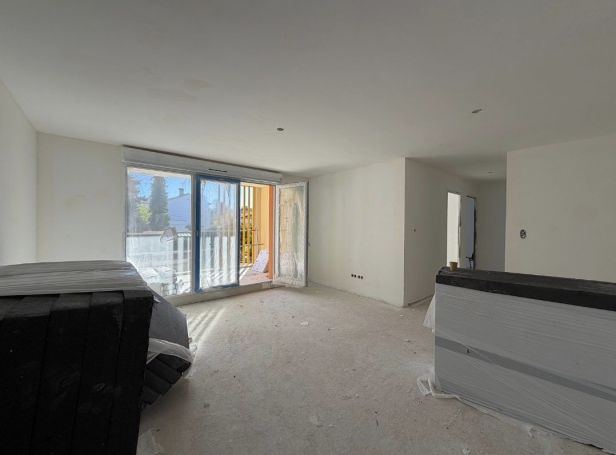 A vendre APPARTEMENT T3 62 M2 TERRASSE BORD DE MER SIX FOURS LES PLAGES